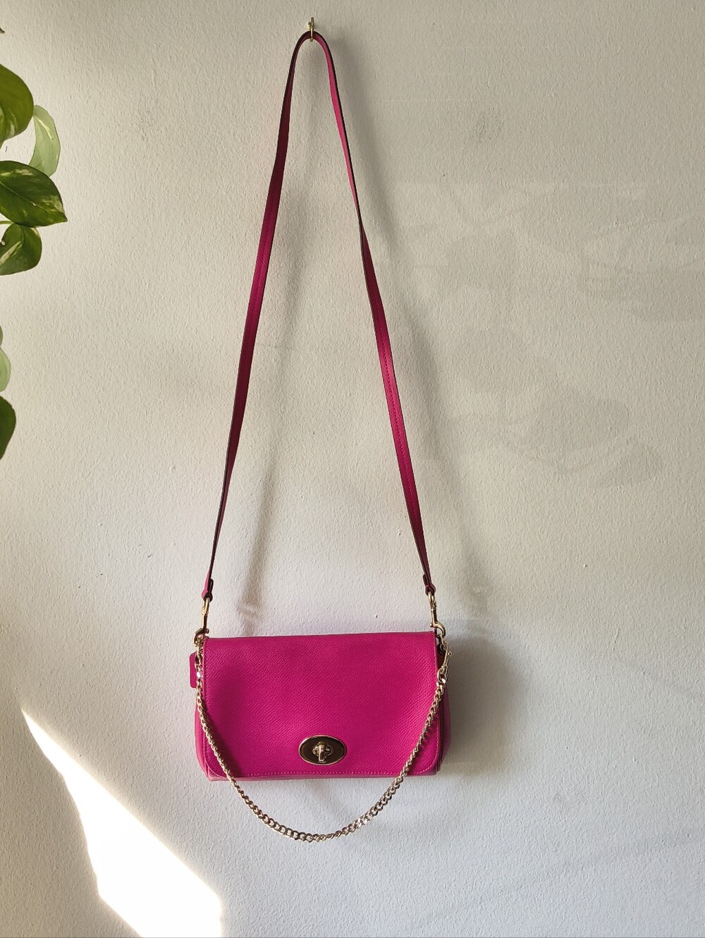 Coach Fuchsia Leather Turnlock Crossbody Bag with Gold Chain